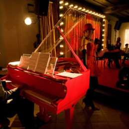 
                                s Tino Gorenjak, Fužinski grad, Ljubljana, 2007 (foto Mimi)                                